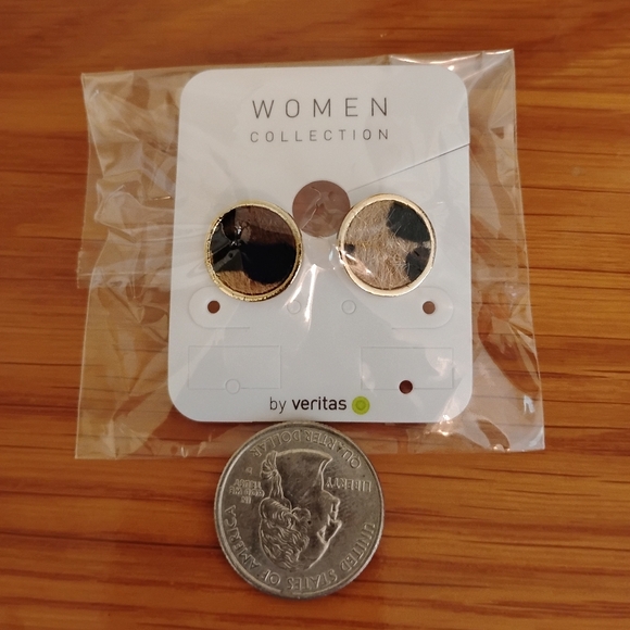 Women's Brown And Black Round Stud Earrings - Picture 2 of 4